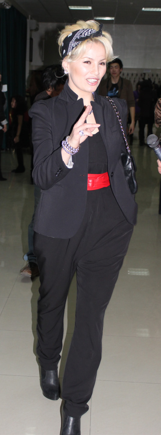 Шинэ клип: Ука хориотой загвар 