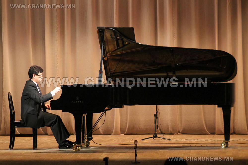 Хаан аялгуу эгшиглэсэн  “ТАНСАГ ҮДЭШ”