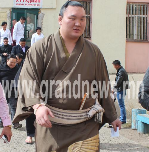 Хакухо наадмаар зодоглоно