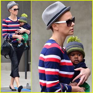 Шарлиз Терон үсээ хуслаа