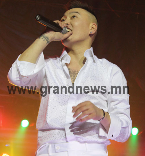 BX жүжигчин хайж байна