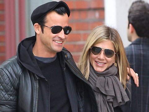 Женнифер Энстоны хуримаа хийнэ 