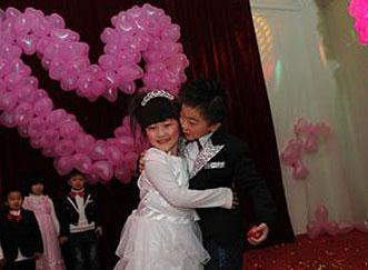 Цэцэрлэгийн хүүхдүүд хуримаа хийлээ