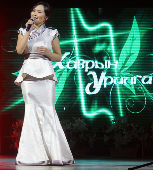 Хаврын урилгаа задаллаа 