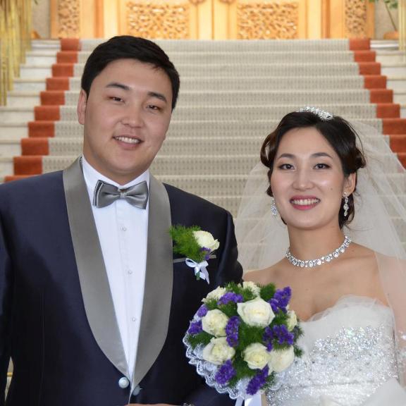 Хоёулаа биш гурвуулаа