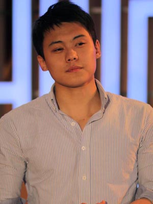 Онгоцны үйлчлэгч “од” болсон нь 