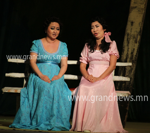 50 жилийн дараа дахин тайзнаа