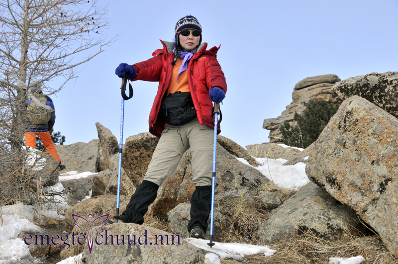 Гангаамаад төрийн далбаа гардуулна