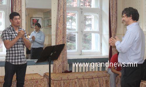 Алдарт хөгжмийн зохиолчын ая нэг дор 