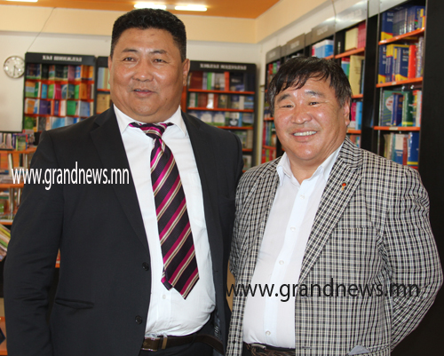 Яруу найрагч М.Хүрэлсүх Соёлын тэргүүний ажилтан боллоо 