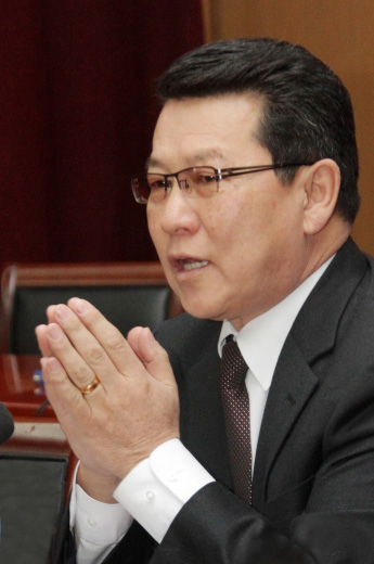 Ч.Улаан дургиж байна гэв