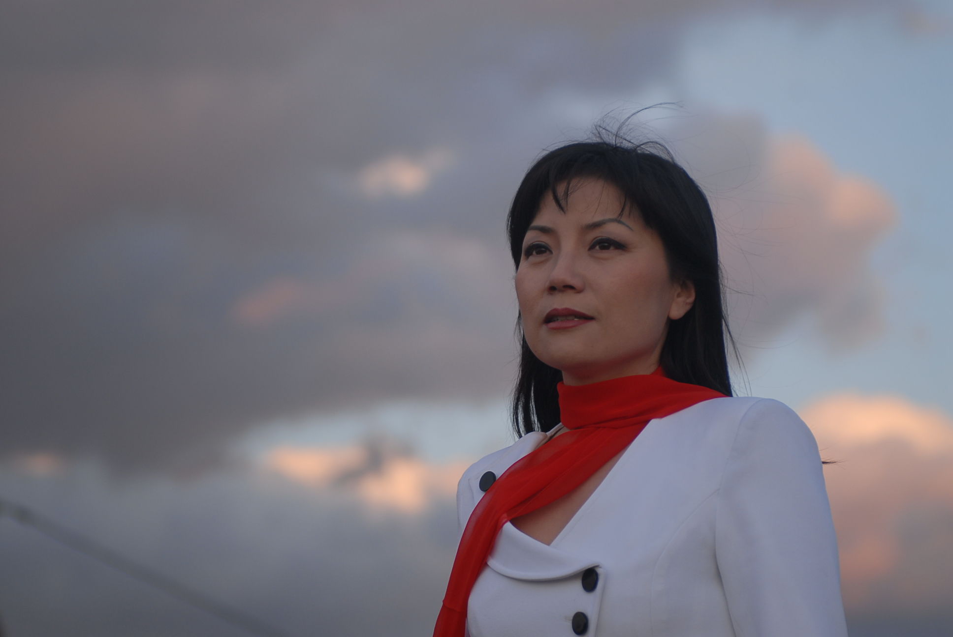 Төрийн далбаагаараа дотоож хийж өмсдөг нь бид биш