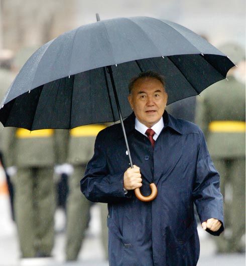  Назарбаев яахаа бодож байна 