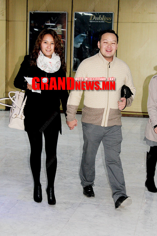 Мээдээгийн гэрийг гийгүүлэгч