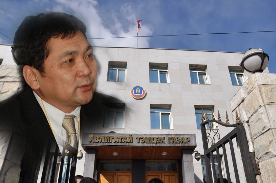 Л.Гансүх наранд гарав