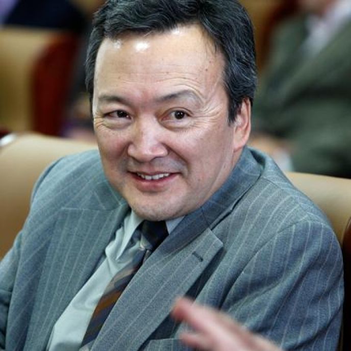 Монголчууд  Пу, Си-гийн тал гэж хуваагдана!