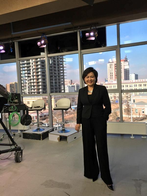  Сайхан хүүхэнтэй уулздаг өдөр