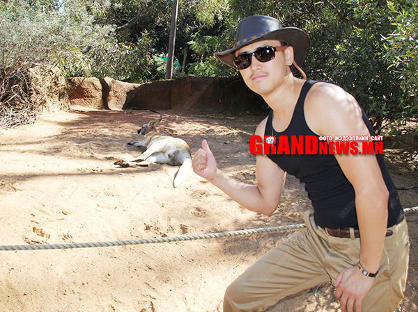 Хэний  хүү “Тавантолгой”-г гэрэлтүүлдэг гээч...