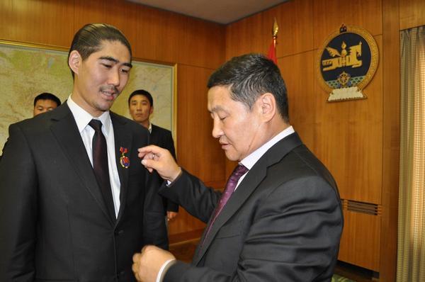 Ерөнхий сайд сэтгүүлчдийг заналхийлсэн үү?