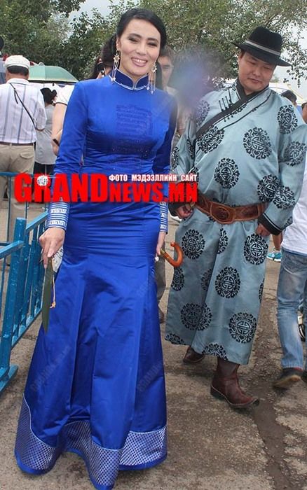 Нэвтрүүлэгч Г.Оюунцэцэгийн экс нөхөр ийм гэргийтэй