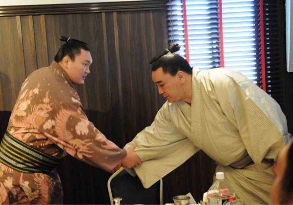 Хакухо: Би  амласан