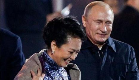 В.Путин Си Зиньпиний гэргийг халамжиллаа