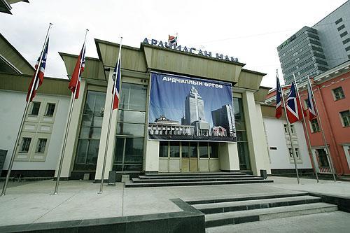 Даль жигүүрүүдийн нэг нь дуугарна