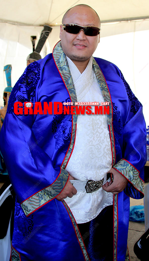 Хайрынхаа амь насны төлөө зүтгэж, тэмцэж байна 