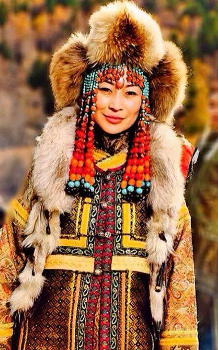 Хөтлөгч П.Анужин удган болж  “тодорлоо”