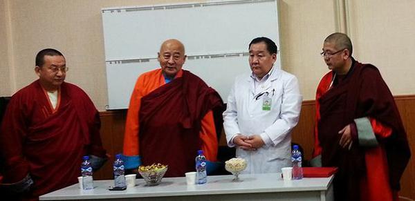 Лам нар өглөг хайрлажээ