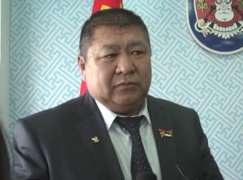 Танил талдаа газар олгосон гэх даргыг суудлаас нь буулгав 