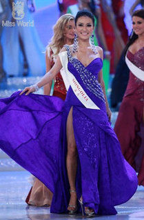 Төрийн түшээдийн таалалд нийцсэн мисс