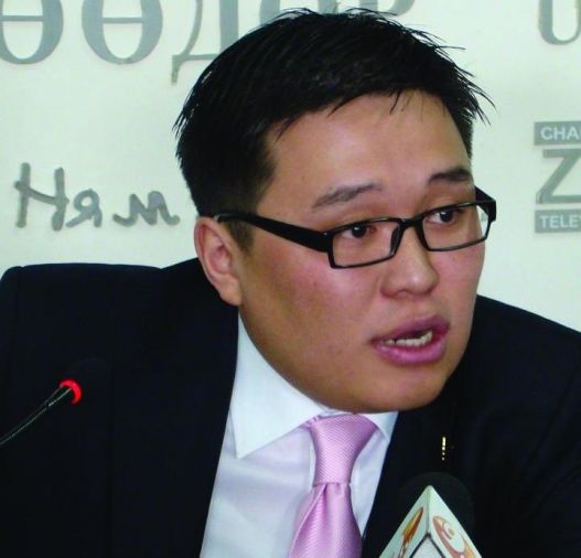 О.Магнай ”нохойн баас” цэвэрлэхгүй гээд явах нь уу? 