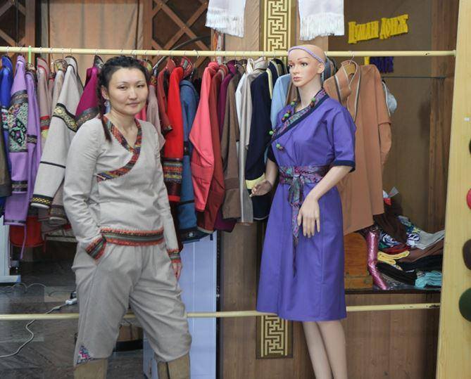 С.Жавхлангийн дүү ахаасаа зөрөв