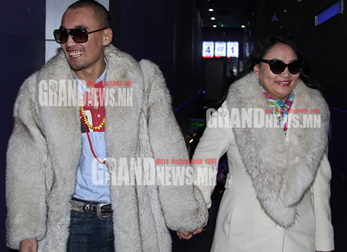 Жижиг Амараа найз охинтойгоо