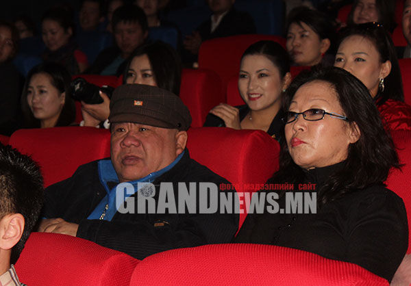 Б.Батзаяа гэргийн хамт 