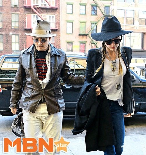 Жонни Деппийн цоорхой бүрх