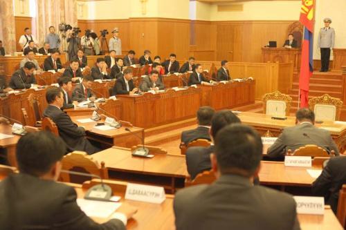 Засгийн газраа унагадаг олонх байх уу?