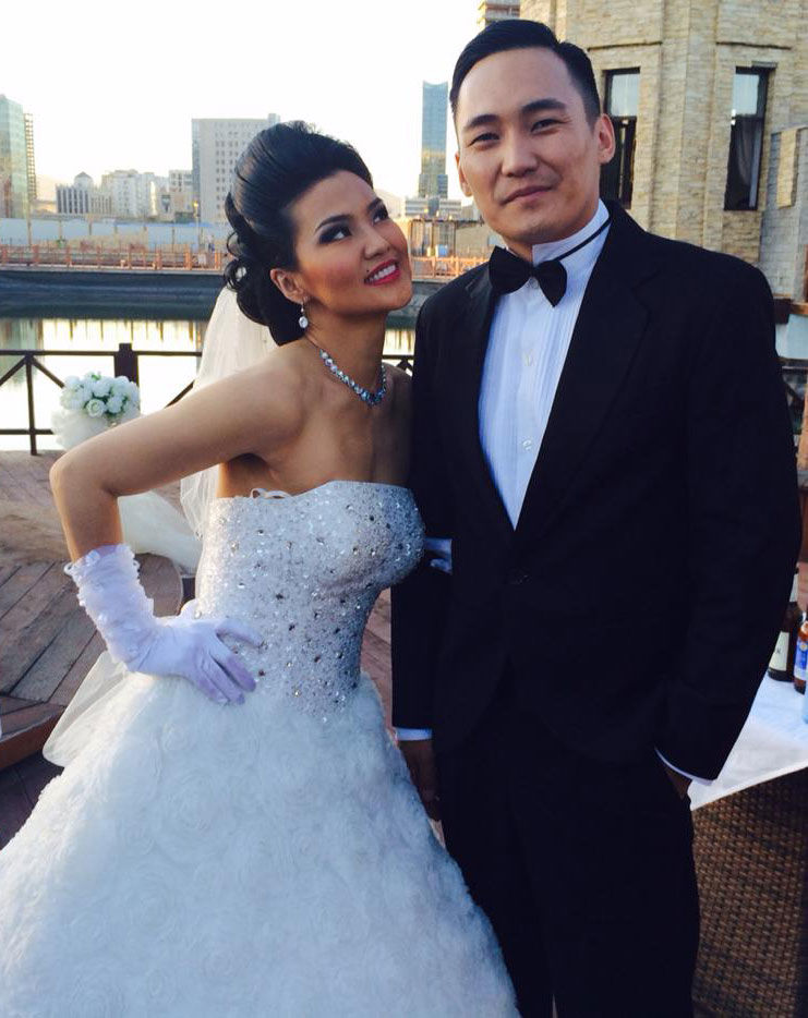 Б.Хулан хуримаа хийв