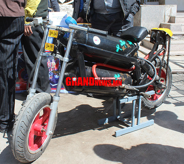 Зохион бүтээгчид бүтээлээ танилцуулав