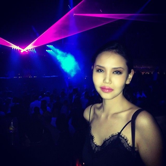 Д.Цовоогийн охин цойлж явна