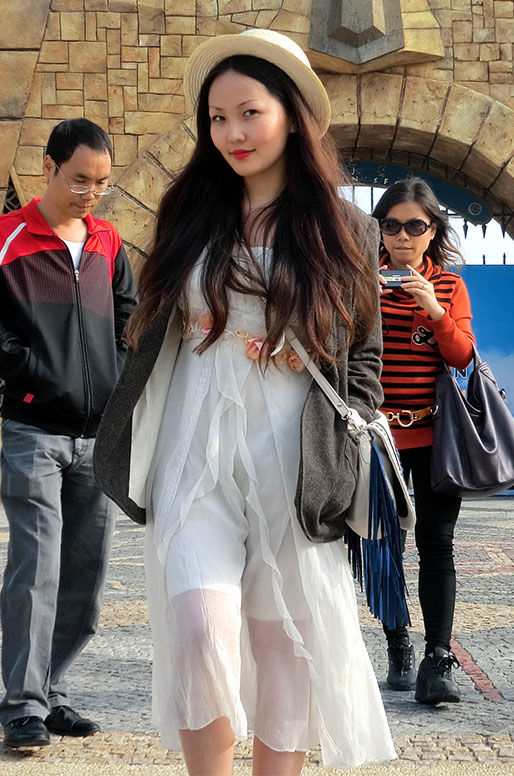 Б.Шүүдэрцэцэгийн охинтой танилц!