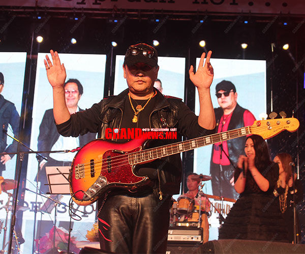 Жагаа, Болоож хоёрын алтан гоёл