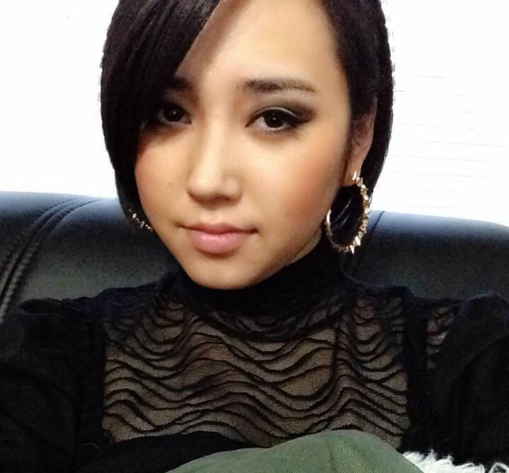 Реппер А.Дөлгөөний эмэгтэйлэг оршихуй