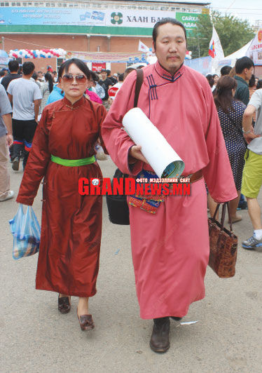 Ухаанзаяа ухаантай гэргийтэйгээ!!