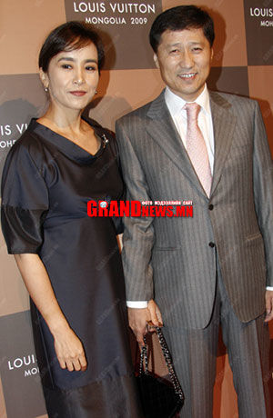 Анхны эхнэрүүдийн клуб