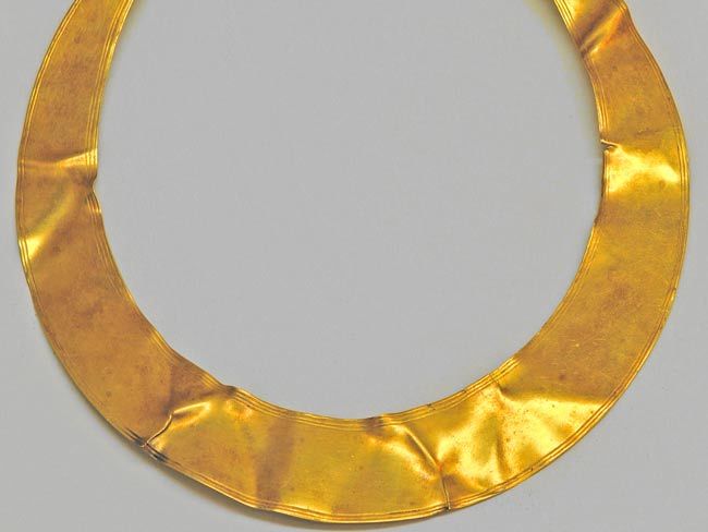 4000 жилийн настай зүүлт