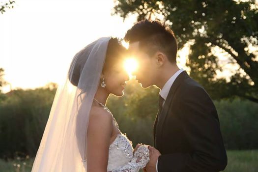 Тэд гэрлэж “тогложээ”