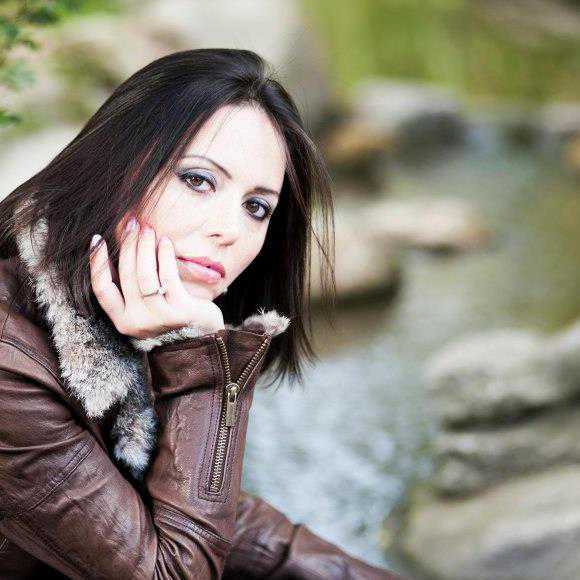 Эрэгтэй моделиудаас ганцыг л сонгоно