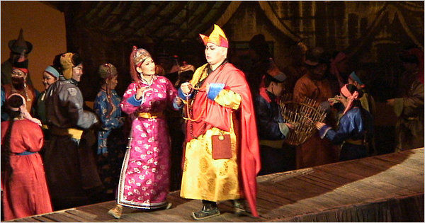 “Учиртай гурван толгой” дахин тайзнаа